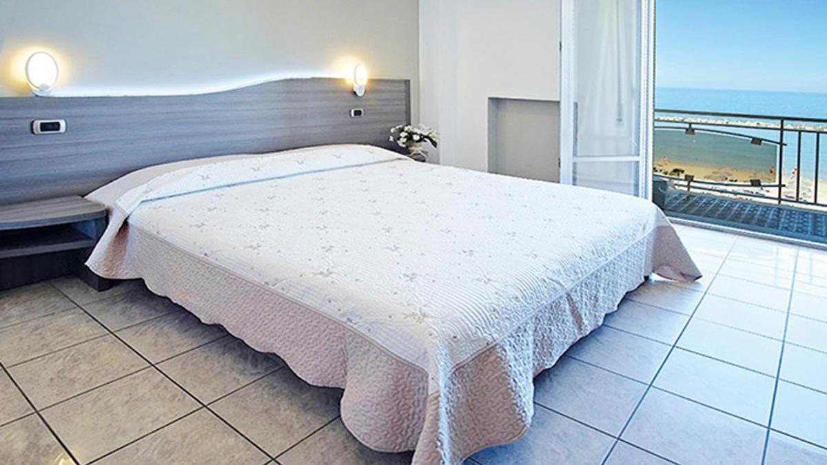 Hotel La Perla クプラ・マリッティマ エクステリア 写真