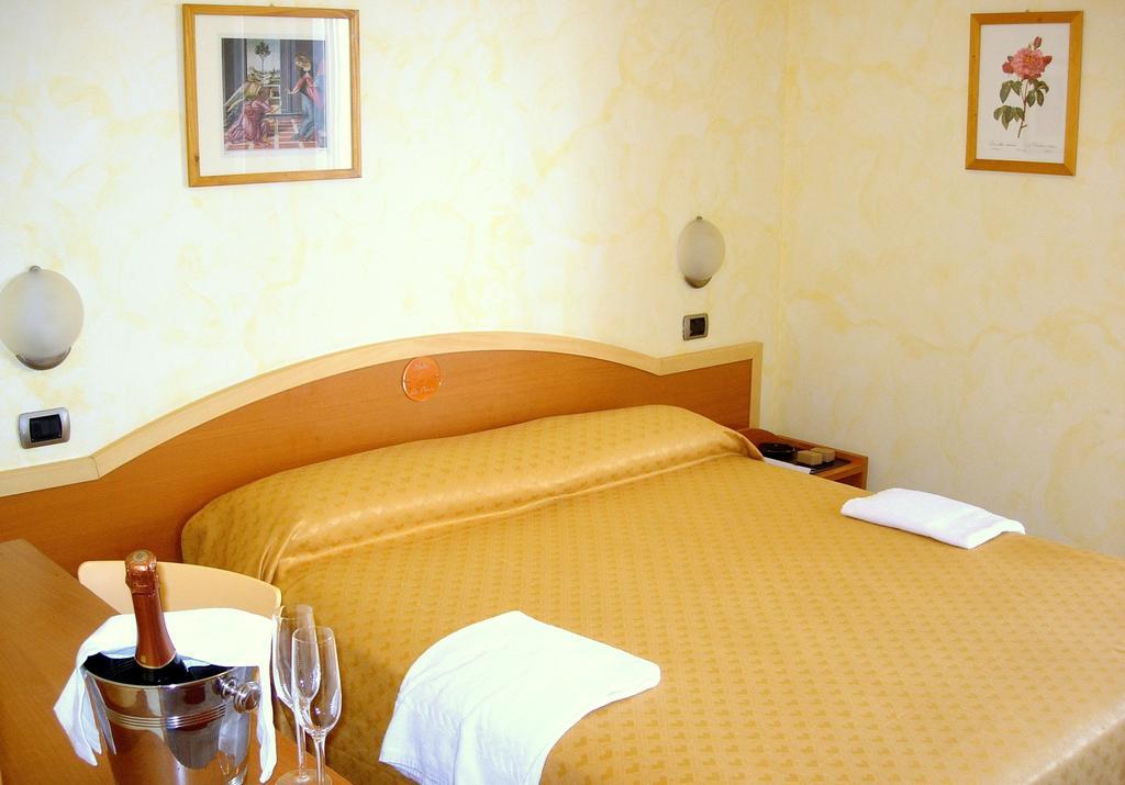 Hotel La Perla クプラ・マリッティマ 部屋 写真